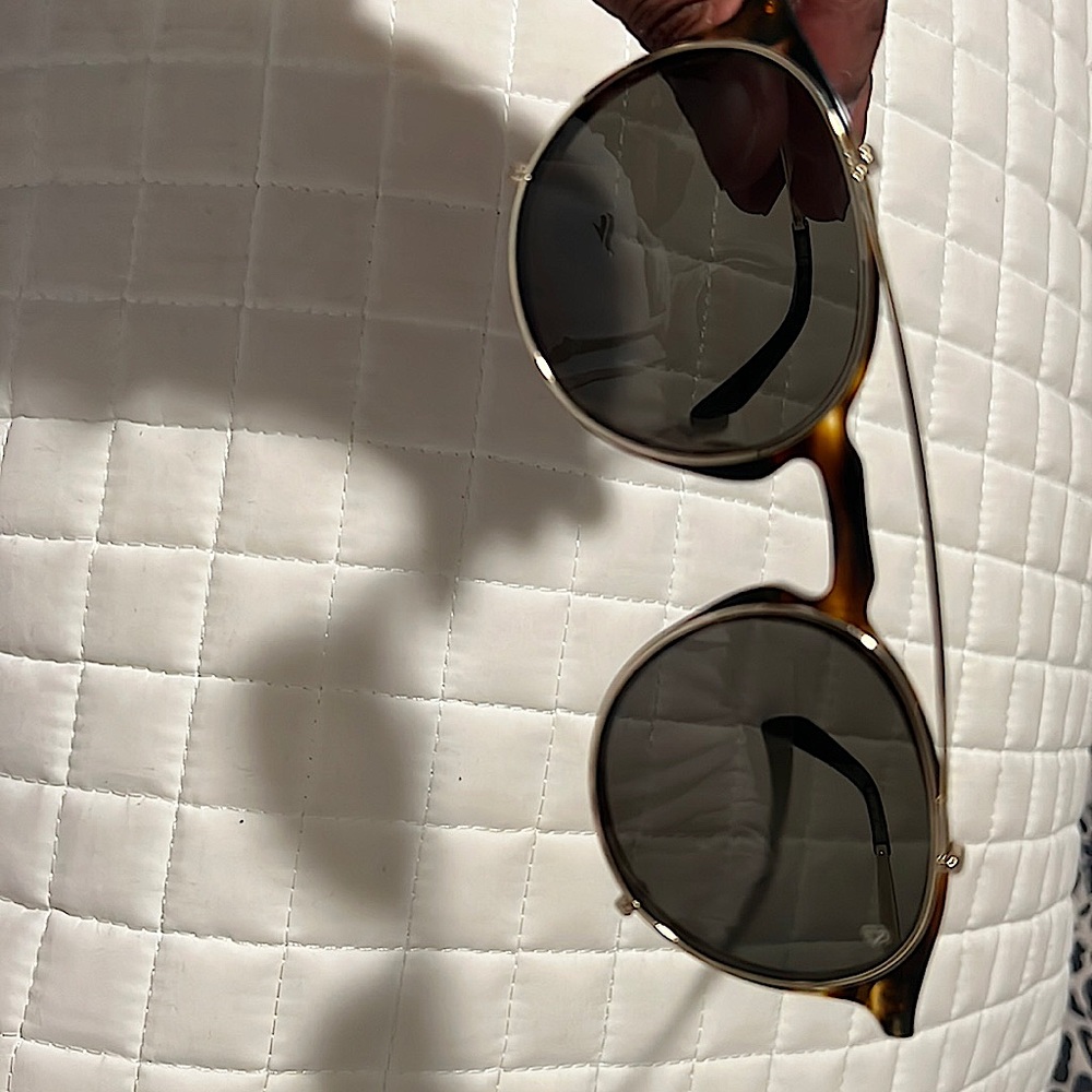 David Beckham’s men’s glasses with removable front shades